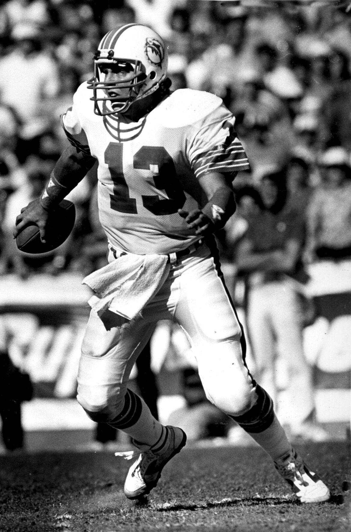 1985: Dan Marino leads Miami Dolphins past Pittsburgh Steelers in AFC playoffs